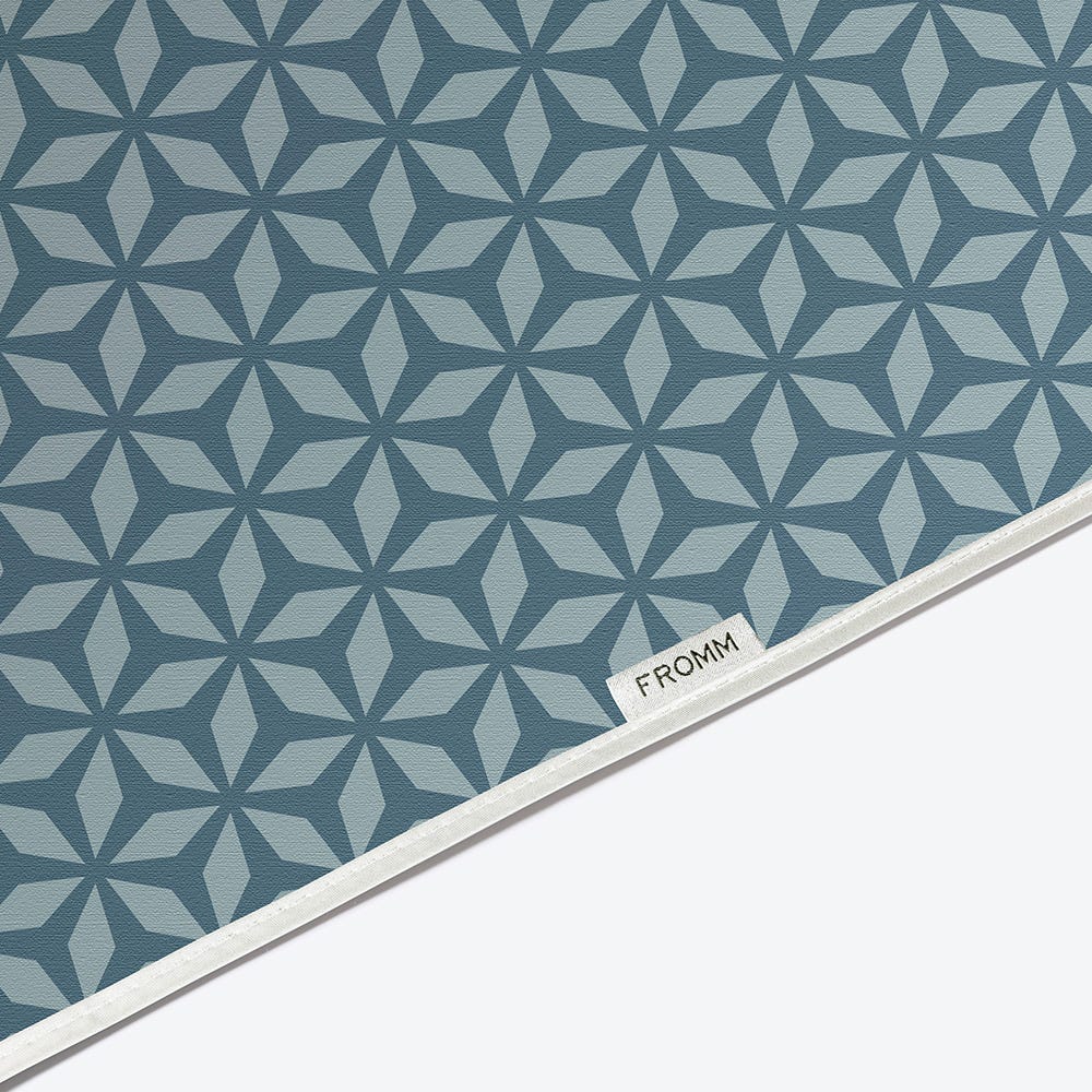 12121778-Farbe-Geometrisch