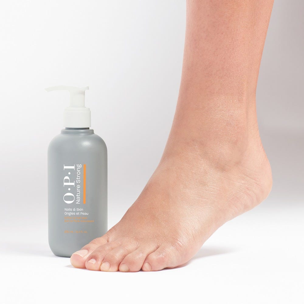 OPI Nature Strong Nails & Skin Soften Up Pedi Soak 250 ml